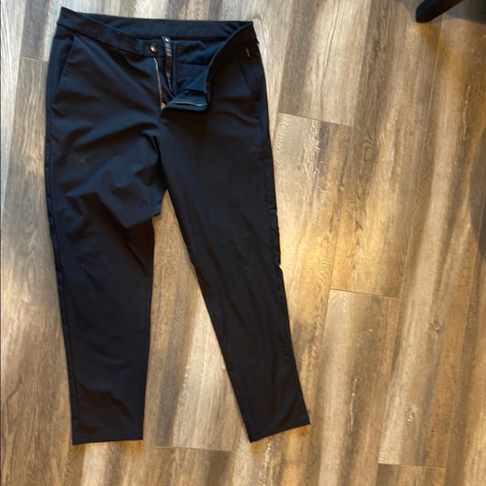 Lululemon black pants 34 waist like new